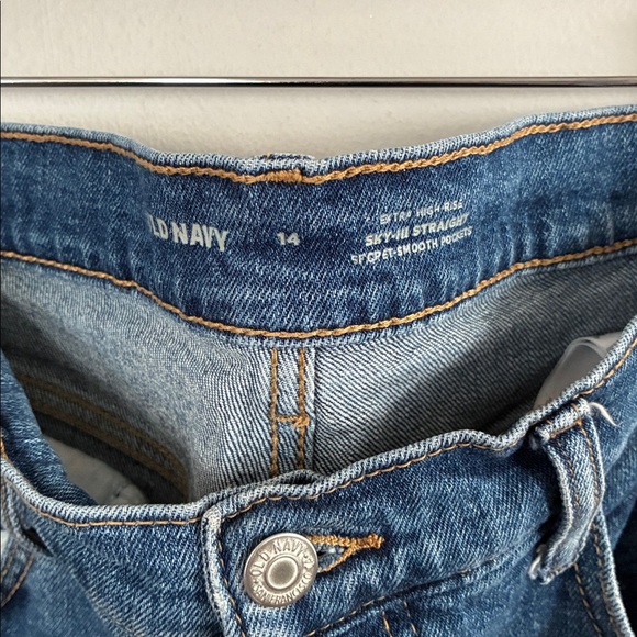 Old Navy Women's Extra High Rise Sky 111 Straight Cropped Distressed Jeans Sz 14 - Picture 2 of 6